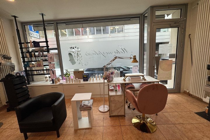 Interno di Yaya Beauty Lounge 2